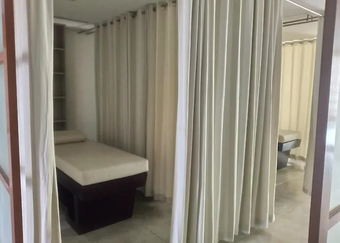 Mactan Newtown Deluxe 8 Boulevard Punta Engaño